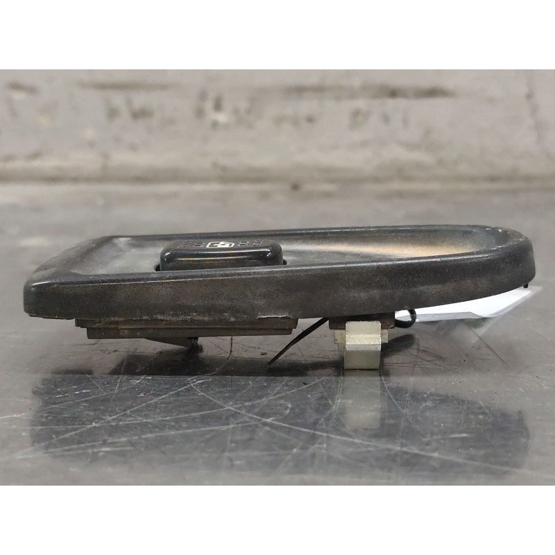 Recambio de mando elevalunas delantero derecho para iveco daily config. paquetería cabina simple 35s... batalla 3750 referencia - Blanco 3