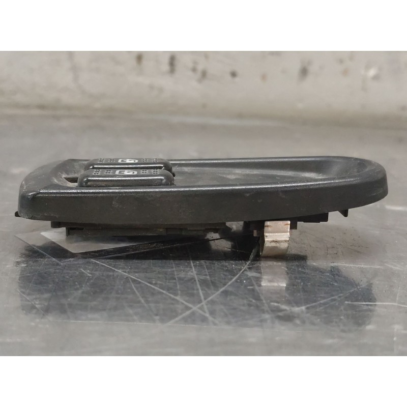 Recambio de mando elevalunas delantero izquierdo para iveco daily config. paquetería cabina simple 35s... batalla 3750 referenci - Blanco 2