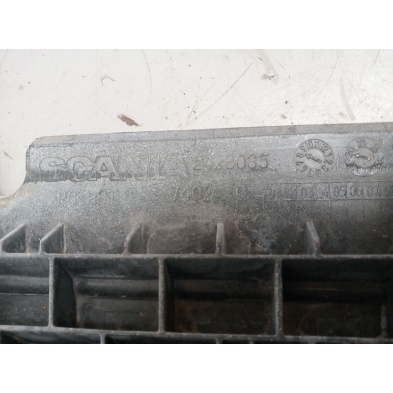 Recambio de tapa bateria para scania serie p/g/r (c-clase) fsa r450 (4x2) largo cr 19 a referencia OEM IAM 2428035 - Blanco 2
