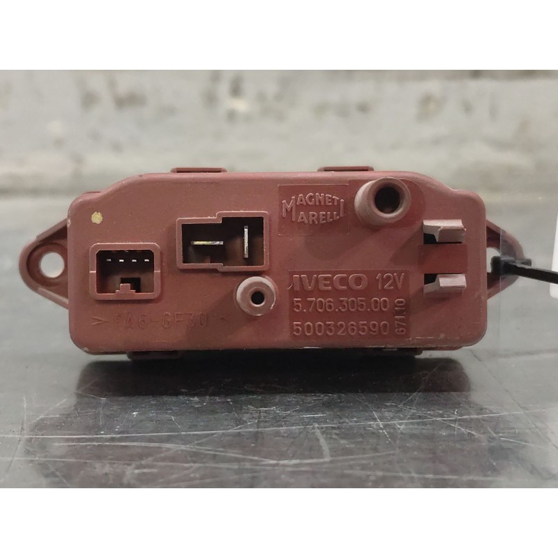 Recambio de resistencia calefaccion para iveco daily config. paquetería cabina simple 35s... batalla 3750 referencia OEM IAM 570 - Blanco 2