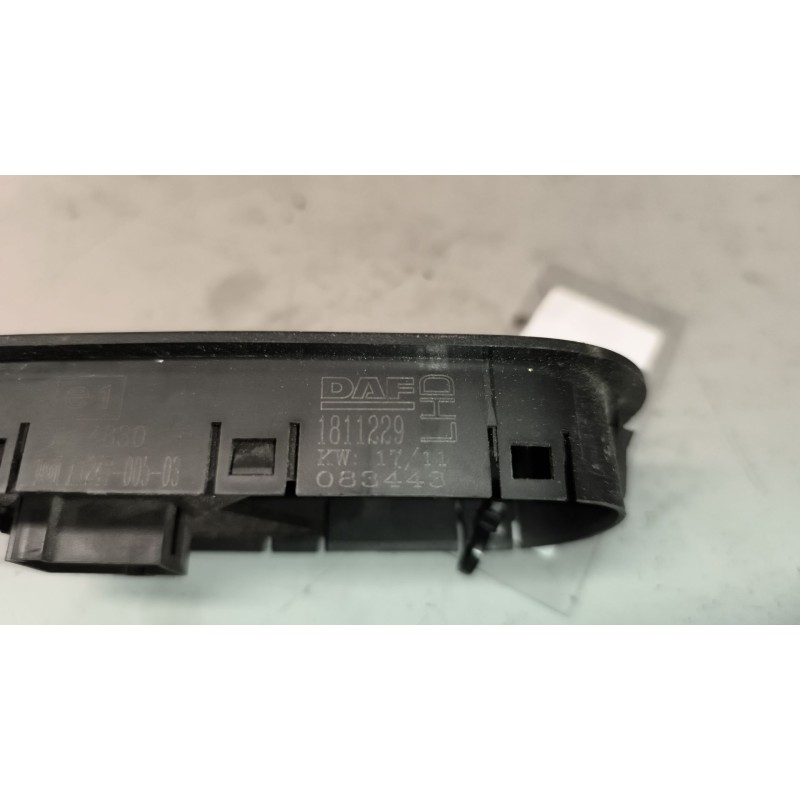 Recambio de mando elevalunas delantero derecho para daf serie xf105.460 12.9 diesel referencia OEM IAM 1811229 - Blanco 3