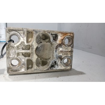 Recambio de soporte guardabarros trasero para volvo fh xxx 12.8 diesel referencia OEM IAM   