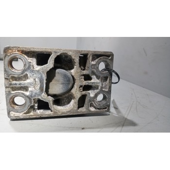 Recambio de soporte guardabarros trasero para volvo fh xxx 12.8 diesel referencia OEM IAM   