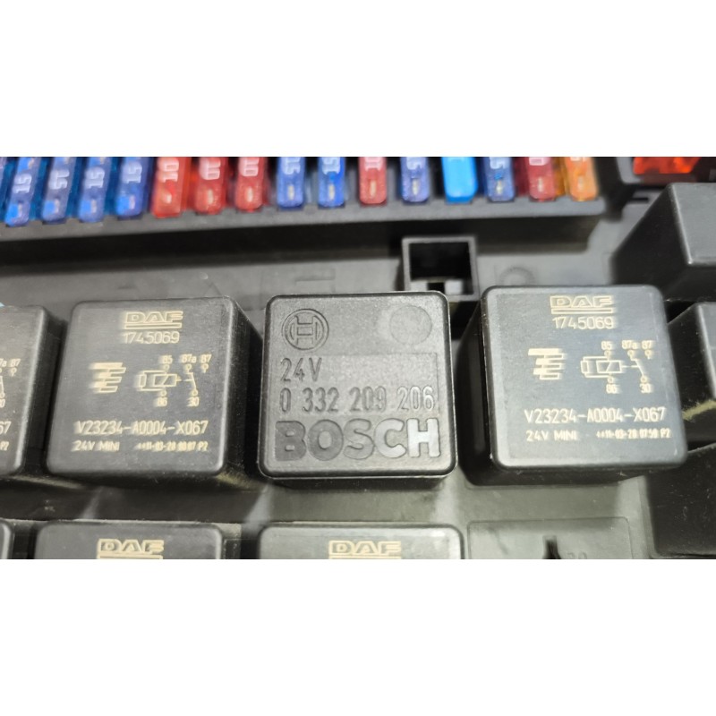 Recambio de caja reles / fusibles para daf serie xf105.460 12.9 diesel referencia OEM IAM 1795419 - Blanco 7