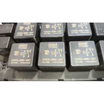 Recambio de caja reles / fusibles para daf serie xf105.xxx 12.9 diesel referencia OEM IAM 1795419  