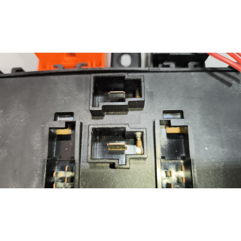 Recambio de caja reles / fusibles para daf serie xf105.460 12.9 diesel referencia OEM IAM 1795419 - Blanco 9