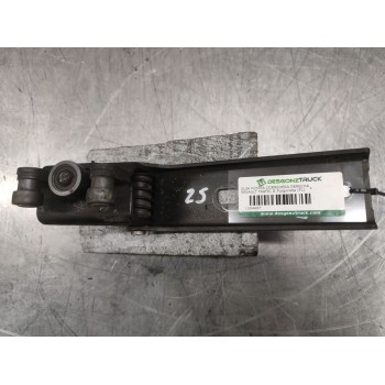 Recambio de guia puerta corredera derecha para renault trafic ii furgoneta (fl) 1.9 dci 100 (fl0c) referencia OEM IAM   