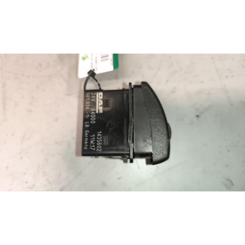 Recambio de interruptor para daf serie xf105.460 12.9 diesel referencia OEM IAM 1435602 - Blanco 2