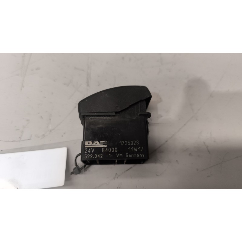 Recambio de interruptor para daf serie xf105.460 12.9 diesel referencia OEM IAM 1735028 - Blanco 2