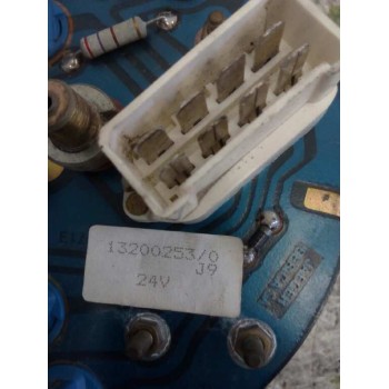 Recambio de cuadro instrumentos para nissan trucks l80.09 l80.14 referencia OEM IAM 132002530  