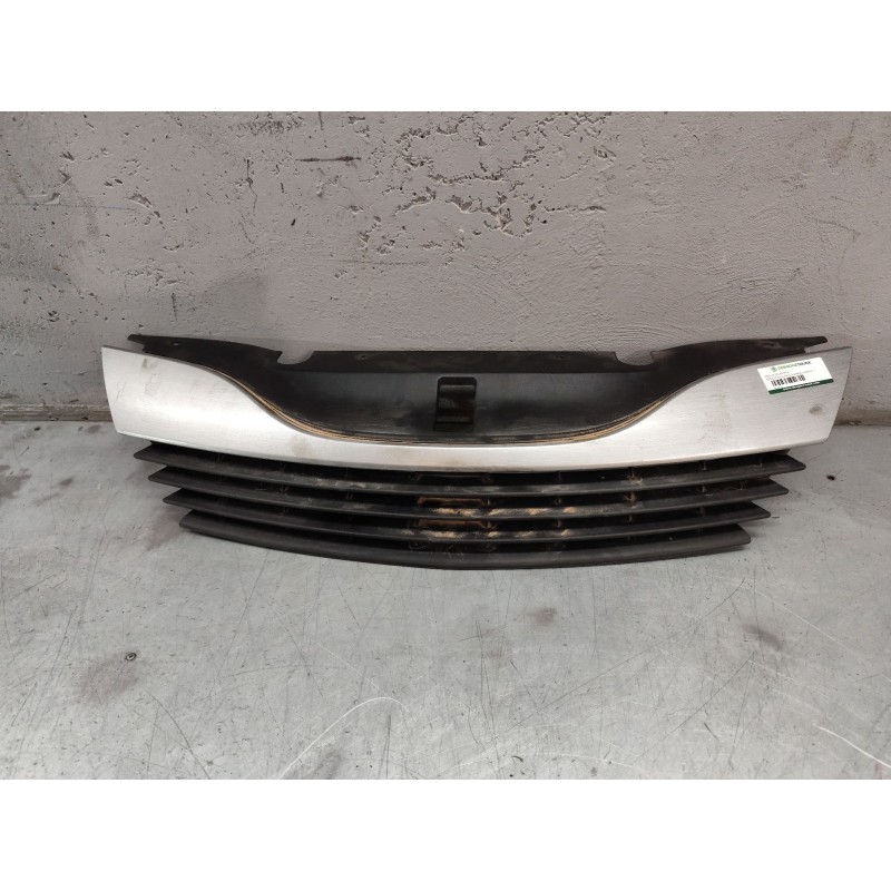 Recambio de rejilla delantera para renault laguna ii grandtour (kg0/1_) 2.2 dci (kg0f) referencia OEM IAM   