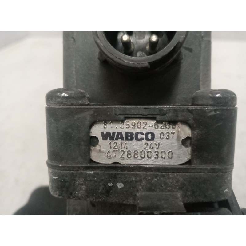 Recambio de valvula aire para man tgx 18.480 12.4 diesel referencia OEM IAM 81259026238  4728800300 - Blanco 2