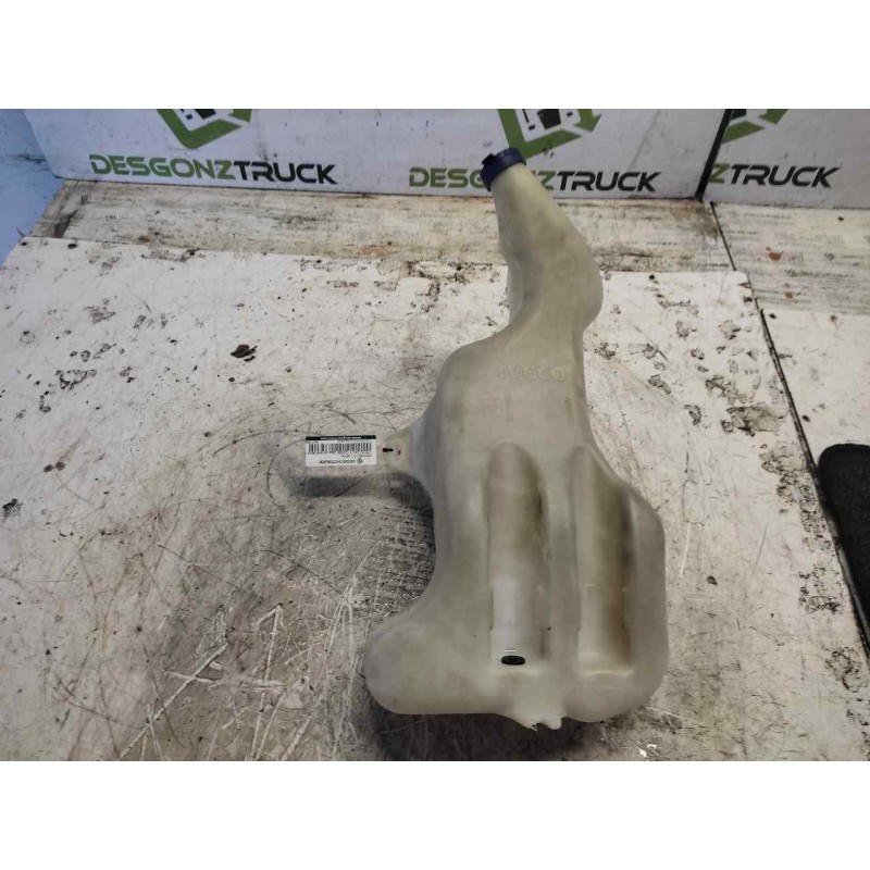 Recambio de deposito limpia para iveco daily combi caja cerrada techo alto 29l... batalla 3000l referencia OEM IAM 3801898 - Rojo