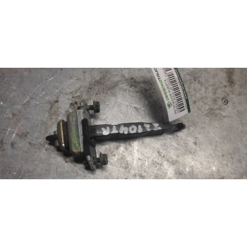 RETENEDOR PUERTA TRASERA IZQUIERDA