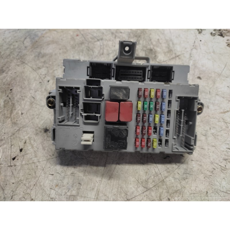 Recambio de caja reles / fusibles para fiat doblo (119) 1.9 8v dynamic / multijet dynamic plus (77kw) referencia OEM IAM 5177048