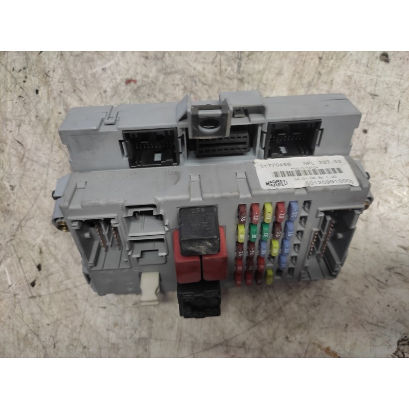 Recambio de caja reles / fusibles para fiat doblo (119) 1.9 8v dynamic / multijet dynamic plus (77kw) referencia OEM IAM 5177048 2