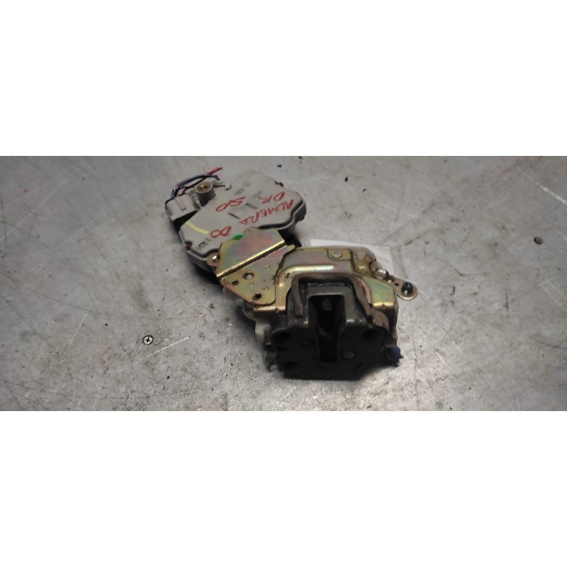 Recambio de cerradura puerta delantera derecha para nissan almera (n16/e) acenta referencia OEM IAM  6PINS 