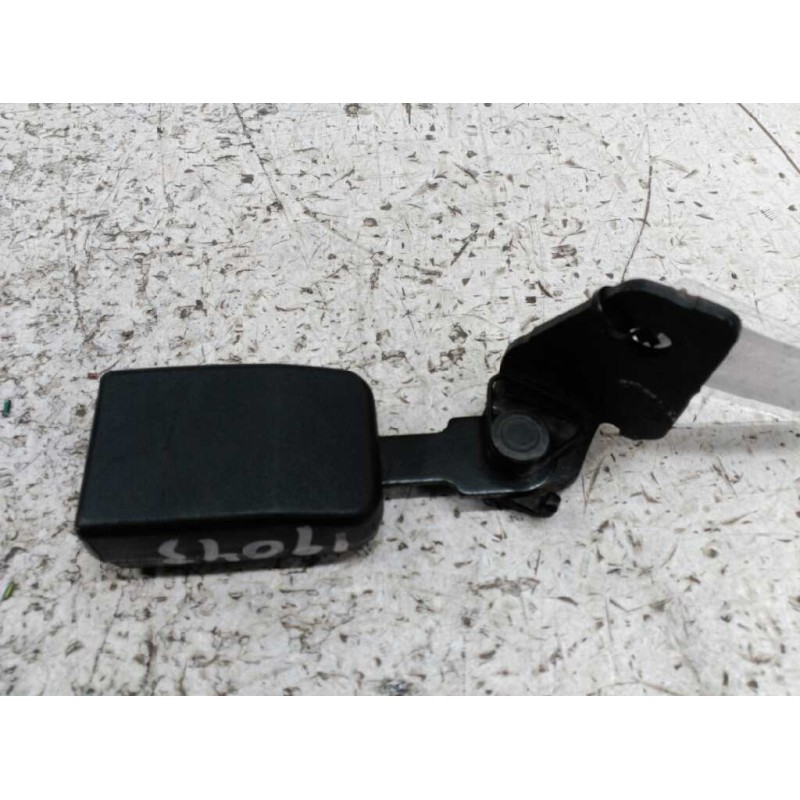 Recambio de enganche de cinturon trasero derecho para renault scenic ii grand confort dynamique referencia OEM IAM  3ª FILA 