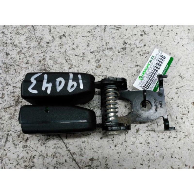 Recambio de enganche de cinturon trasero central para renault scenic ii grand confort dynamique referencia OEM IAM  3ª FILA 