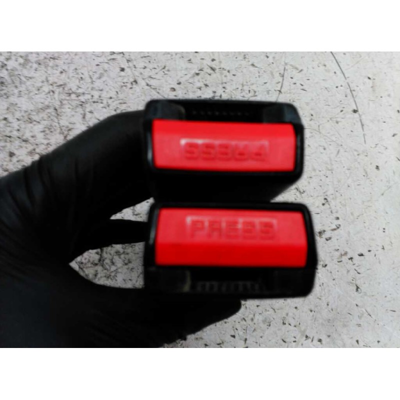 Recambio de enganche de cinturon trasero central para renault scenic ii grand confort dynamique referencia OEM IAM  3ª FILA - Negro 2