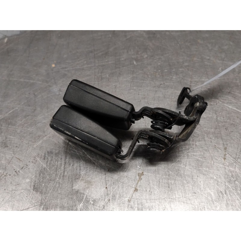 Recambio de enganche de cinturon trasero central para seat leon (5f1) 1.6 tdi referencia OEM IAM 5F0857739  