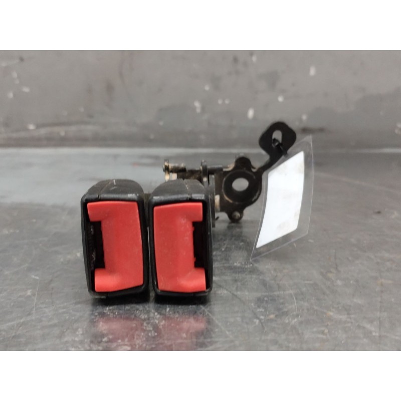 Recambio de enganche de cinturon trasero central para seat leon (5f1) 1.6 tdi referencia OEM IAM 5F0857739 - Rojo 2