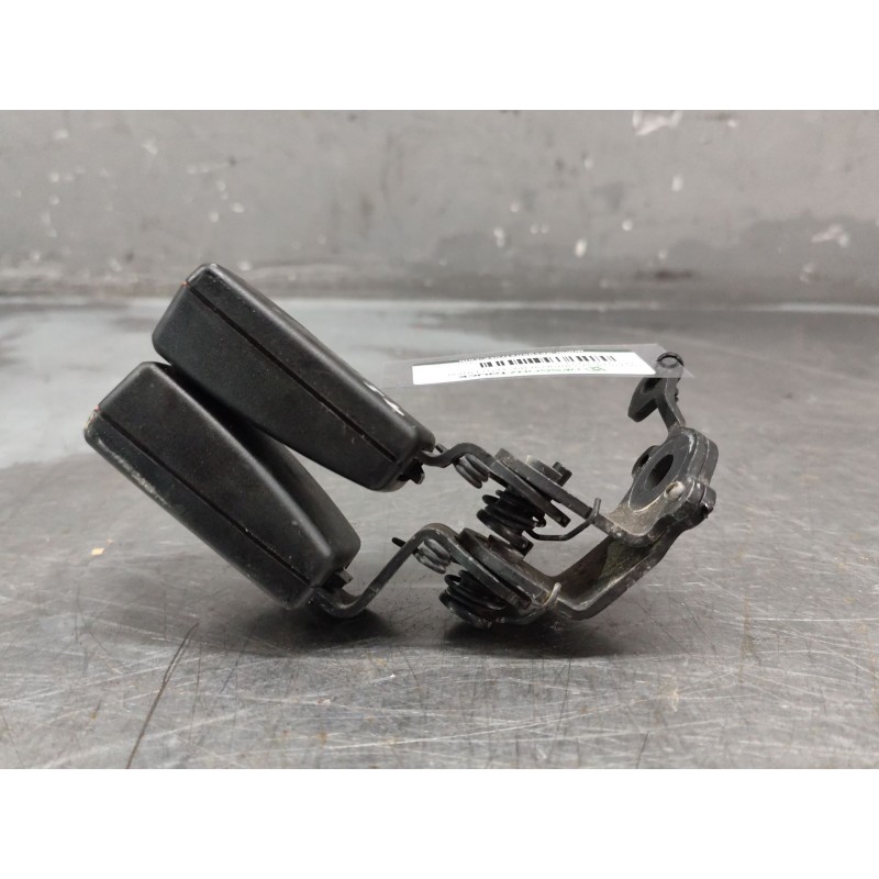 Recambio de enganche de cinturon trasero central para seat leon (5f1) 1.6 tdi referencia OEM IAM 5F0857739 - Rojo 4