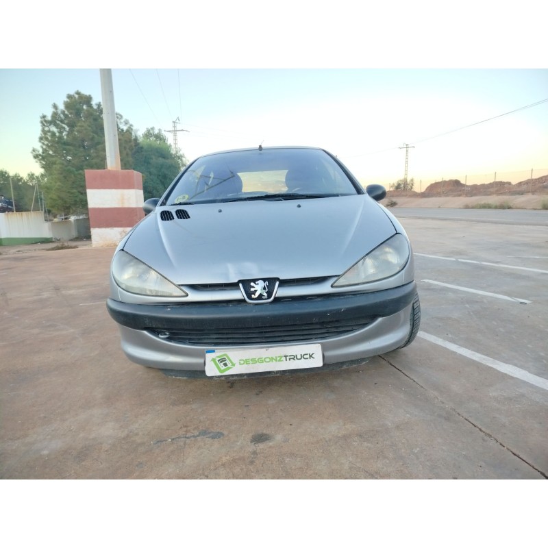 peugeot 206 berlina del año 2001