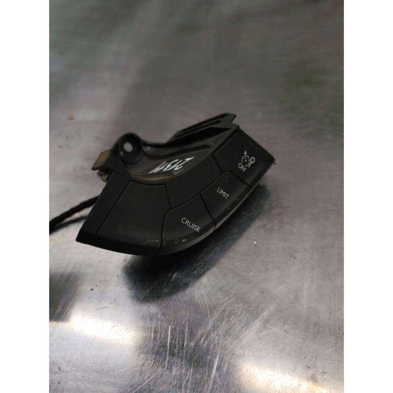Recambio de mando volante para peugeot 508 allure hybrid4 referencia OEM IAM 9677976377 - Blanco 2