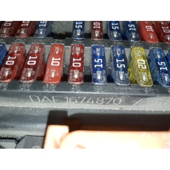 CAJA RELES / FUSIBLES 1674870 