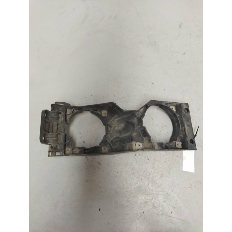 Recambio de soporte faro derecho para scania serie p/g/r (c-clase) 11.7 diesel referencia OEM IAM 1786695  SOPORTE FARO ANTINIEB 2