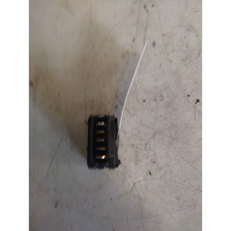 Recambio de mando elevalunas delantero derecho para renault m 250.13,15,16)c,d,t midl. e2 6.2 diesel referencia OEM IAM 50102315 - Blanco 2