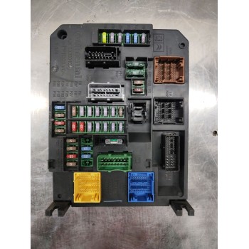 Recambio de caja reles / fusibles para peugeot 508 allure hybrid4 referencia OEM IAM 9664992380  