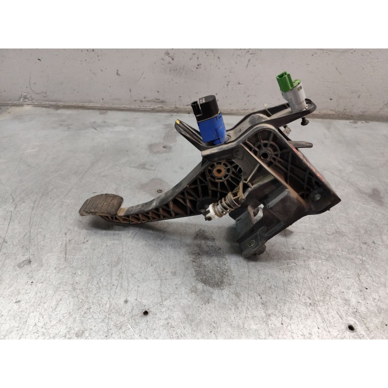 Recambio de pedal embrague para dacia dokker essential referencia OEM IAM 465038135R - Blanco 2