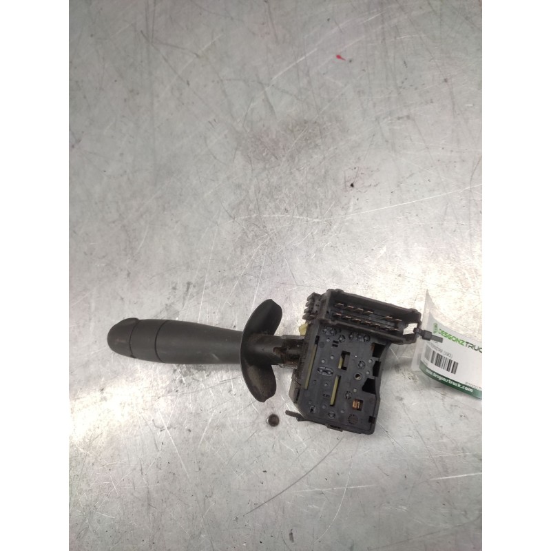Recambio de mando limpia para nissan primastar (x83) avantour 7 asientos distancia entre ejes corta 2,84t referencia OEM IAM 820 - Blanco 2