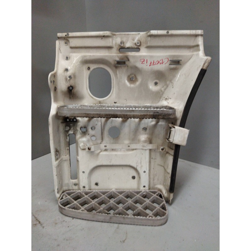 Recambio de peldaño izquierdo para scania serie 4 (p/r 164 l) 15.6 diesel referencia OEM IAM 1515193  