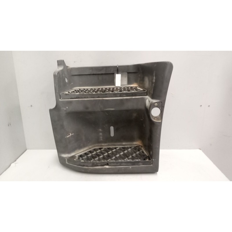 Recambio de peldaño izquierdo para renault hd 250.18 premium e2 fg modelo 250.18 184 kw cabina para dormir referencia OEM IAM