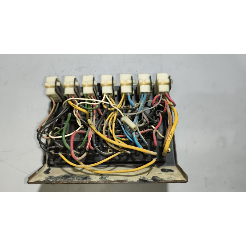 Recambio de caja reles / fusibles para ebro l-35s referencia OEM IAM - Blanco 2