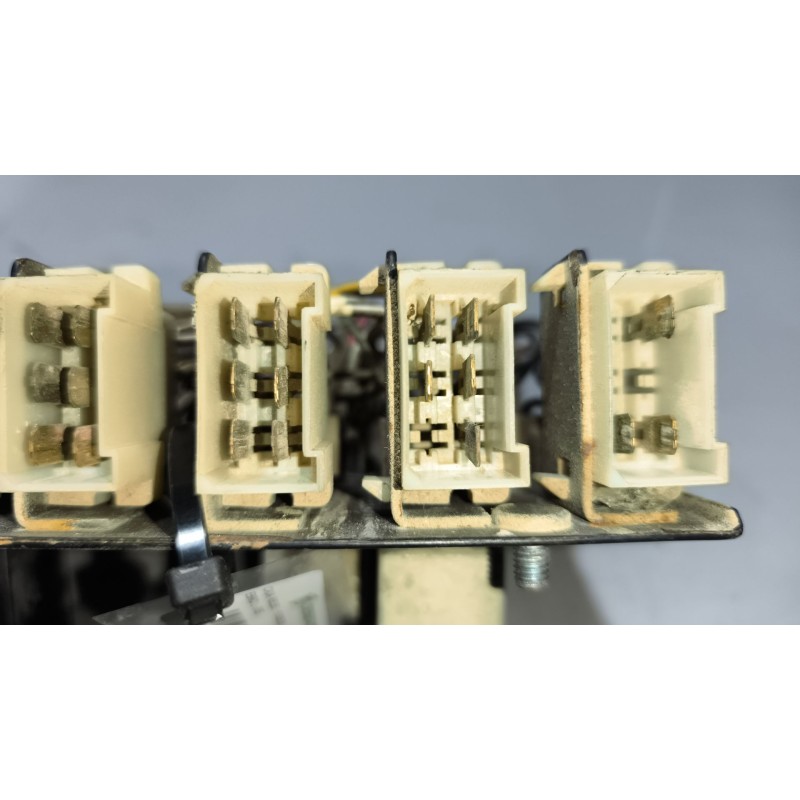 Recambio de caja reles / fusibles para ebro l-35s referencia OEM IAM - Blanco 4