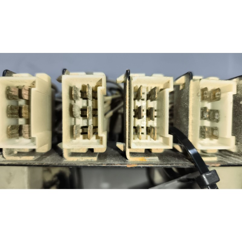 Recambio de caja reles / fusibles para ebro l-35s referencia OEM IAM - Blanco 5