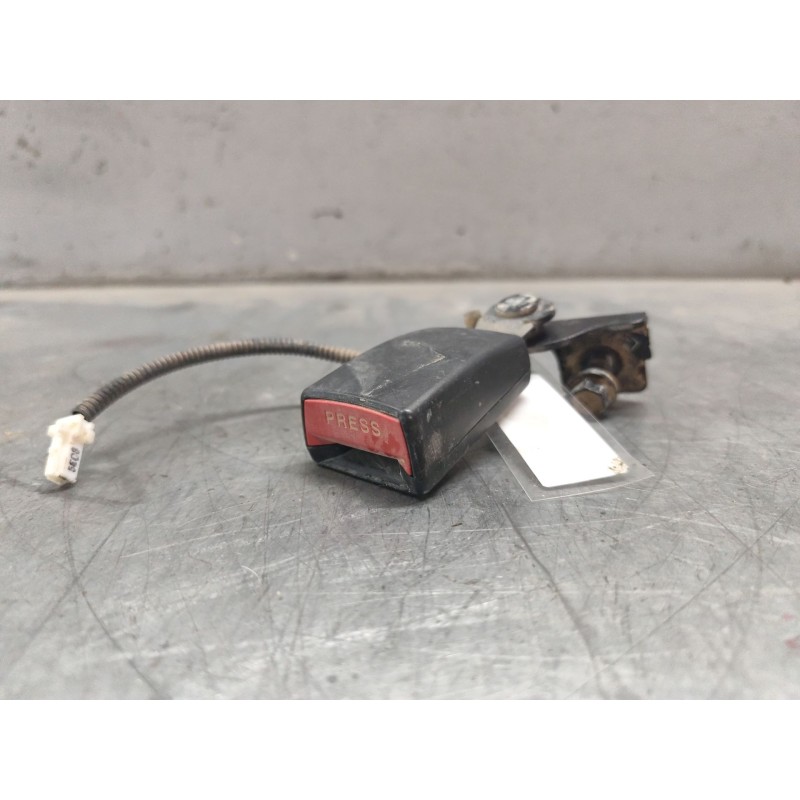 Recambio de enganche de cinturon trasero derecho para hyundai i30 (gd) 1.6 crdi referencia OEM IAM   