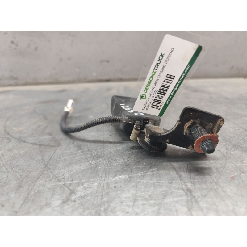 Recambio de enganche de cinturon trasero derecho para hyundai i30 (gd) 1.6 crdi referencia OEM IAM - Blanco 2