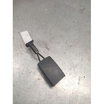 Recambio de enganche de cinturon delantero izquierdo para opel astra h berlina essentia referencia OEM IAM 13128018  
