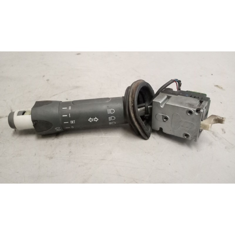 Recambio de mando intermitentes para iveco eurocargo 05.03  fg 75 e larga distancia referencia OEM IAM 504188583  