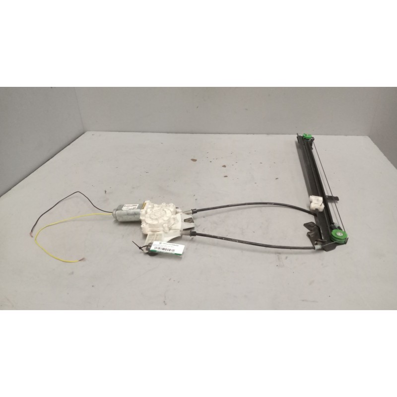 Recambio de elevalunas delantero izquierdo para iveco eurocargo 05.03  fg 75 e larga distancia referencia OEM IAM   