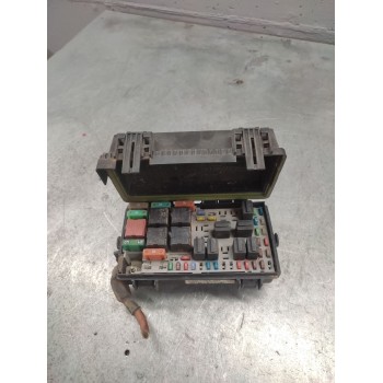 Recambio de caja reles / fusibles para opel corsa d ´´111 years´´ referencia OEM IAM 13217394999  