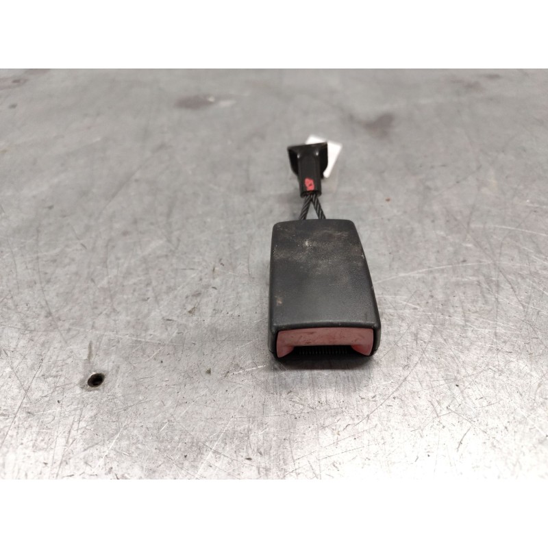 Recambio de enganche de cinturon trasero central para opel astra h ber. cosmo referencia OEM IAM 13128018 - Blanco 2