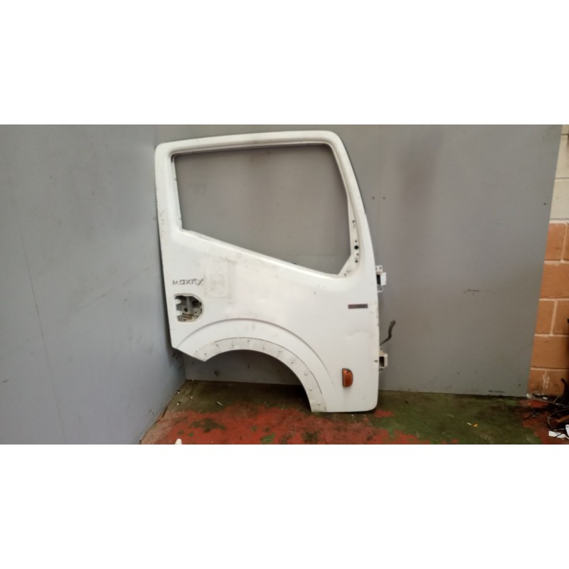Recambio de puerta delantera derecha para renault maxity referencia OEM IAM 7485132448  