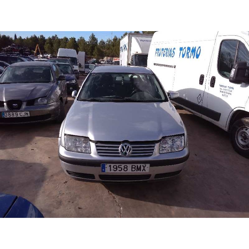 VOLKSWAGEN BORA BERLINA (1J2)
