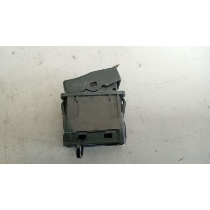 Recambio de interruptor para renault premium route 2006 fas 4x2 larga distancia referencia OEM IAM 5010589783 2